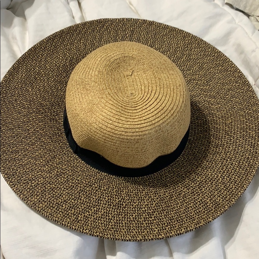 Black and Tan hat